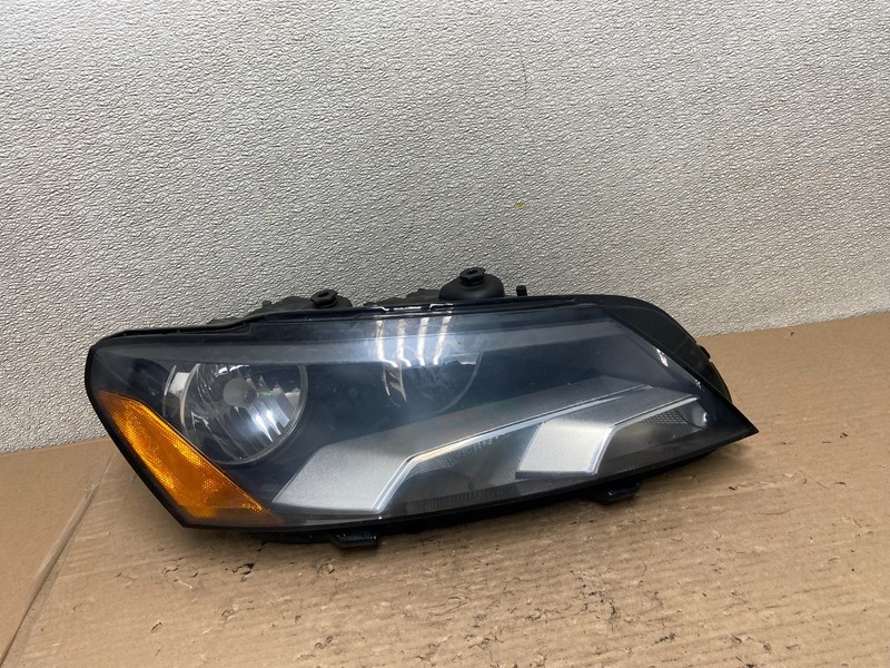 2012-2015 Volkswagen Passat Right Passenger RH Halogen Headlight OEM AA9507 DW