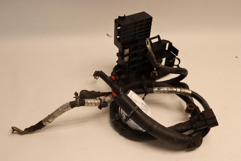 2015-2020 CHEVY TAHOE POWER DISTRIBUTION BOX TERMINAL W/ WIRING CABLE OEM