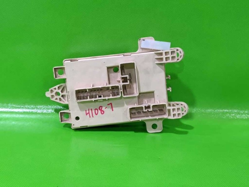 90-94 TERCEL INTERIOR CABIN FUSE RELAY BOX OEM 4108-7