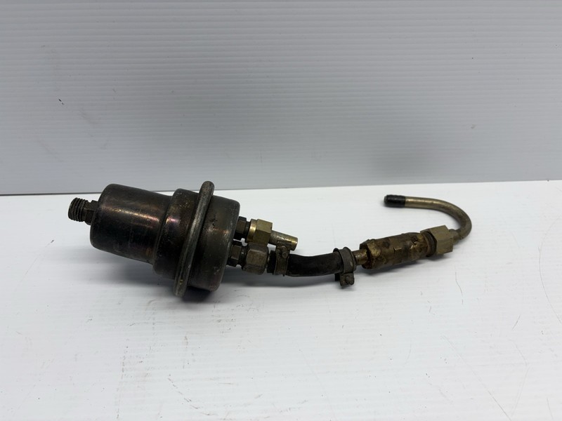 77-79GENUINE PORSCHE 911 930 FUEL ACCUMULATOR 0438170009