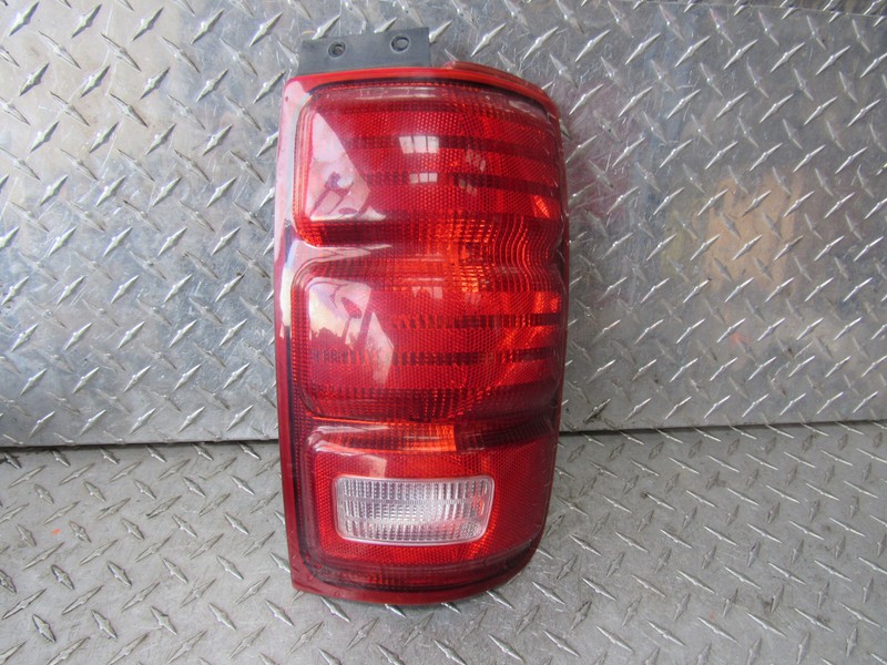 1997-2002 FORD EXPEDITION RIGHT PASSENGER REAR SIDE TAIL LIGHT LAMP 4DR