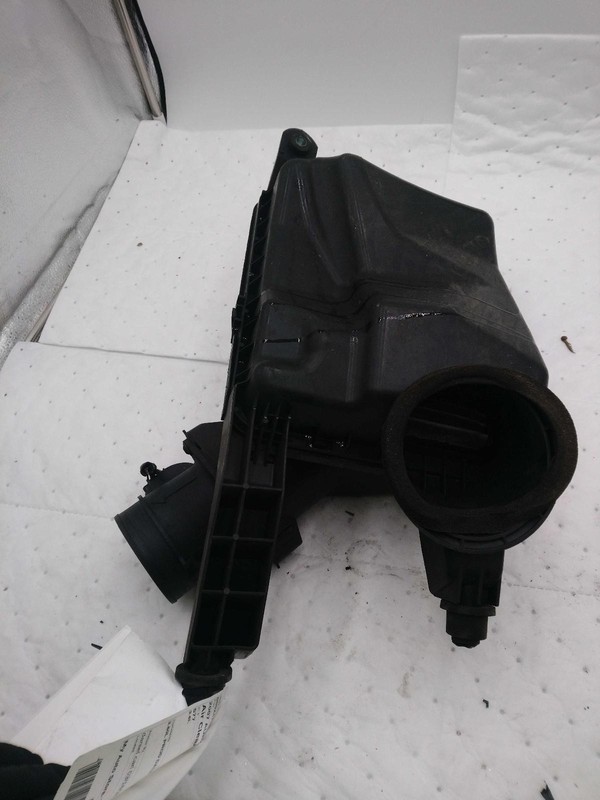 2007 Saturn Aura 3.6L Air Cleaner Assembly OEM Used 15908465 Grey