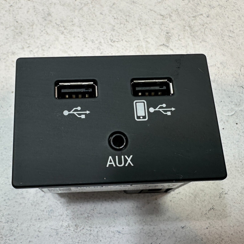 2016-2017 AUDI A6 USB MEDIA PORT AUX JACK INPUT ADAPTER HUB OEM
