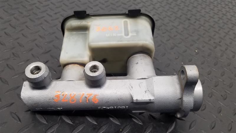95-00 Chevrolet Tahoe Brake Master Cylinder OEM 18029967