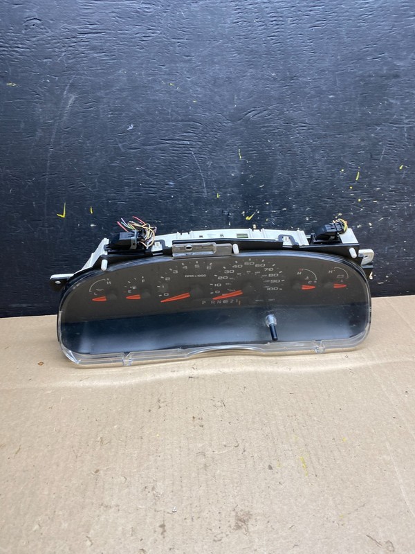 2006 Ford E350 Gauge Speedometer Cluster OEM t9311 DG