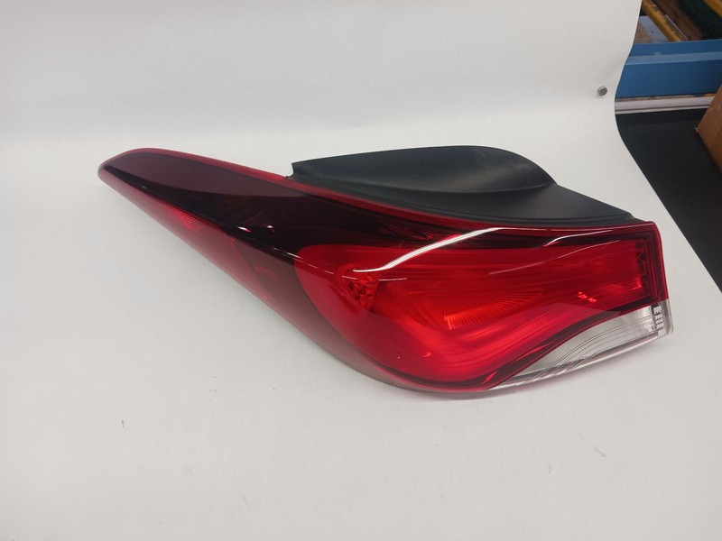 16 HYUNDAI ELANTRA Left driver outer Taillight incandescent OEM Grade A!