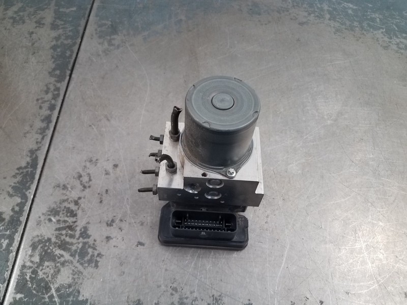 2014 Mercedes AMG E 63 S ABS Brake Pump Module #7111 VV4