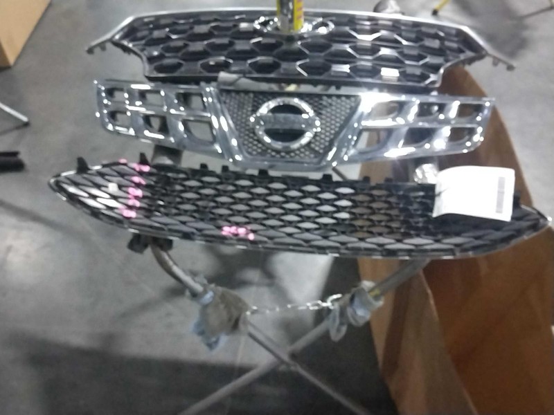 2017 Ford Focus OEM Black Grille F1EZ8200A/B Used 136K Miles