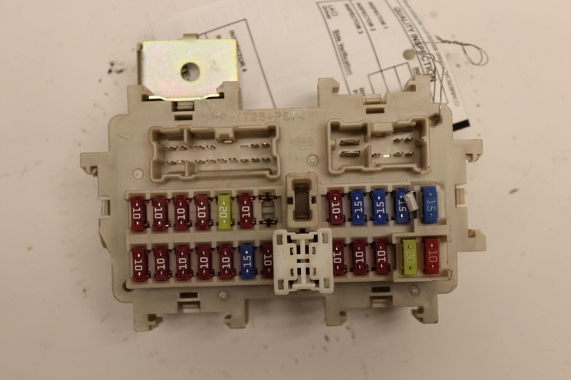 2005-2012 NISSAN PATHFINDER 4.0L LE RIGHT DASH POWER JUNCTION FUSE BOX OEM