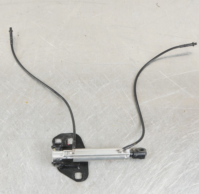 06-13 VOLVO C70 CONVERTIBLE ROOF TOP HYDRAULICSHOCK LINE 31