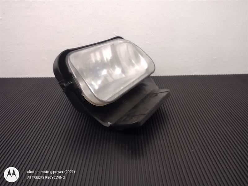 03-04 Chevrolet Silverado Right Fog Driving Lamp Bumper Mounted OEM 15190983