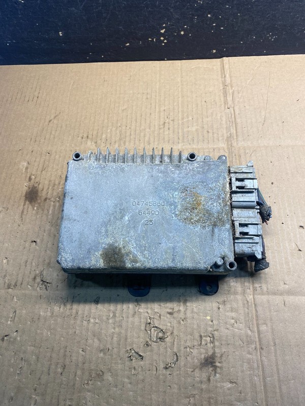2001 Dodge Caravan Engine Computer Control ECM ECU p04727403AJ aa7465 DG
