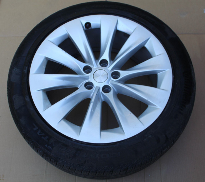 2016-2021 Tesla Model X 20X9.5 Rear Wheel Rim Continental Tire 1027245-00-C OEM