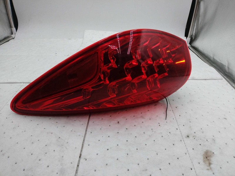 2016 INFINITI QX50 Right Tail Light Assembly White OEM 305887 122K Miles