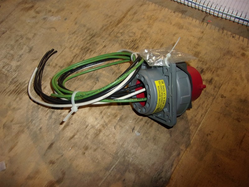 Hubbell 530B7W Plug Socket *FREE SHIPPING*