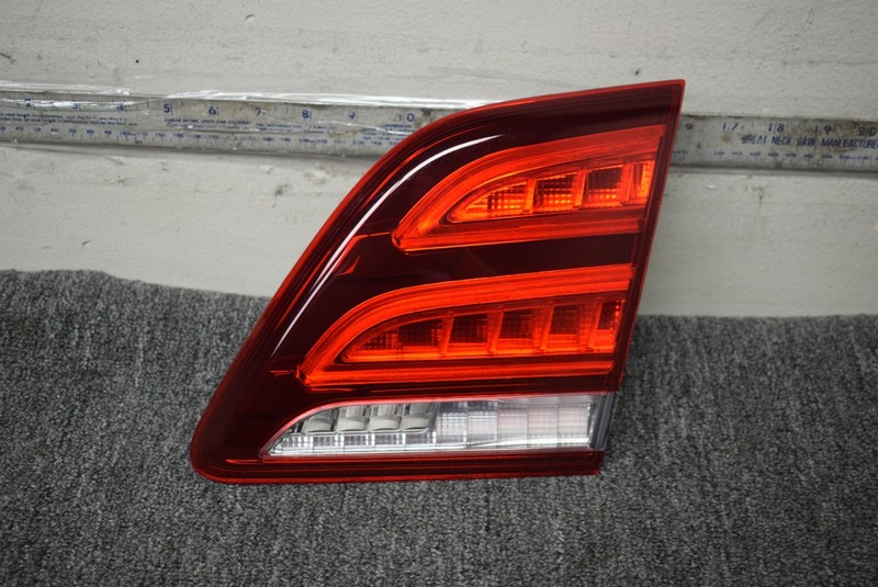 MERCEDES BENZ REAR TAIL LIGHT RIGHT SIDE FACTORY OEM