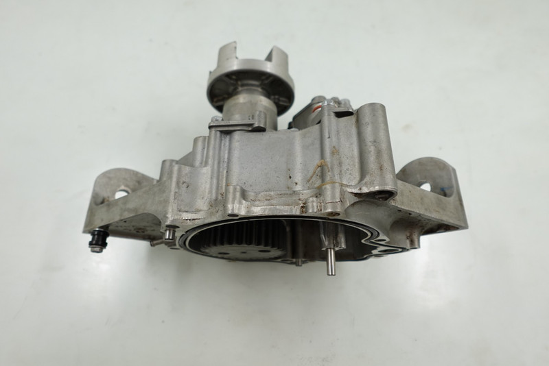 2007 Yamaha VX Cruiser 1100 OEM Drive Transfer Case + Oil Pump 6B6-13327-00-94