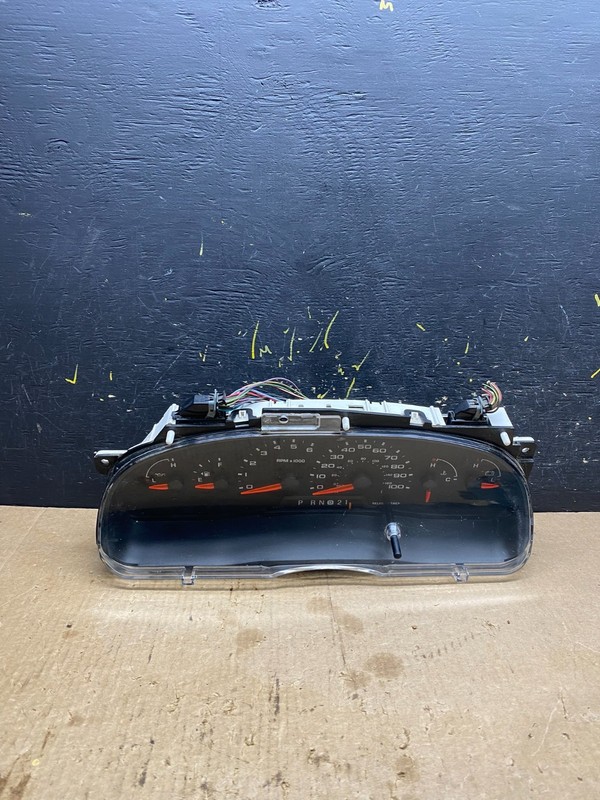 2006 Ford E350 Gauge Speedometer Cluster OEM z4608 DG