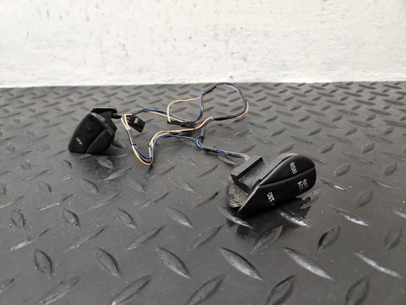 01-04 Ford Escape Cruise Control Switch Assembly OEM YL8Z-9C888-BB