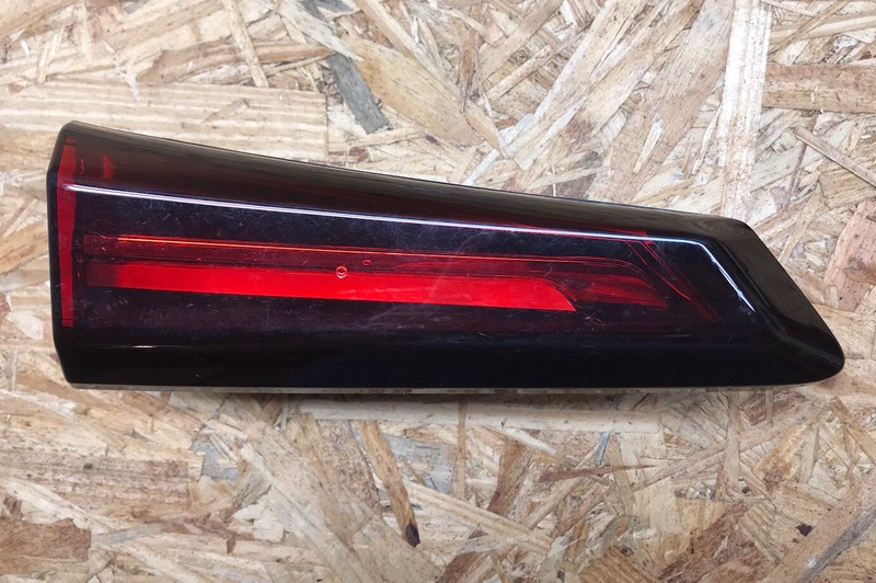 2019 - 2021 Cadillac XT4 Taillight Driver Left Side LH inner Tail Gate OEM