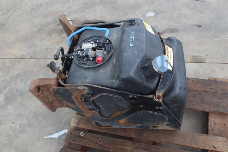 18-25 FREIGHTLINER CASCADIA 125 DD15 DIESEL DEF TANK RESERVOIR AND PUMP OEM
