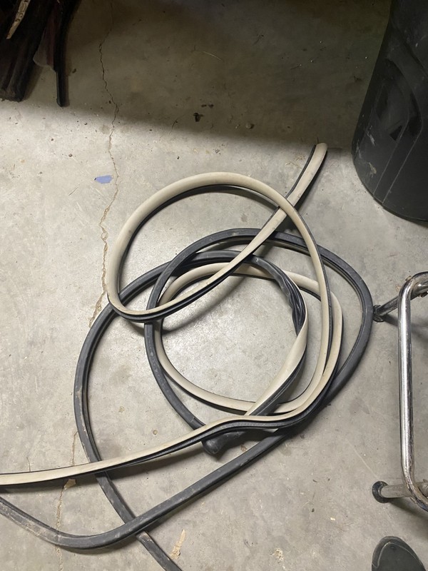 21012 Town And Country Right Rear Door Seal OEM