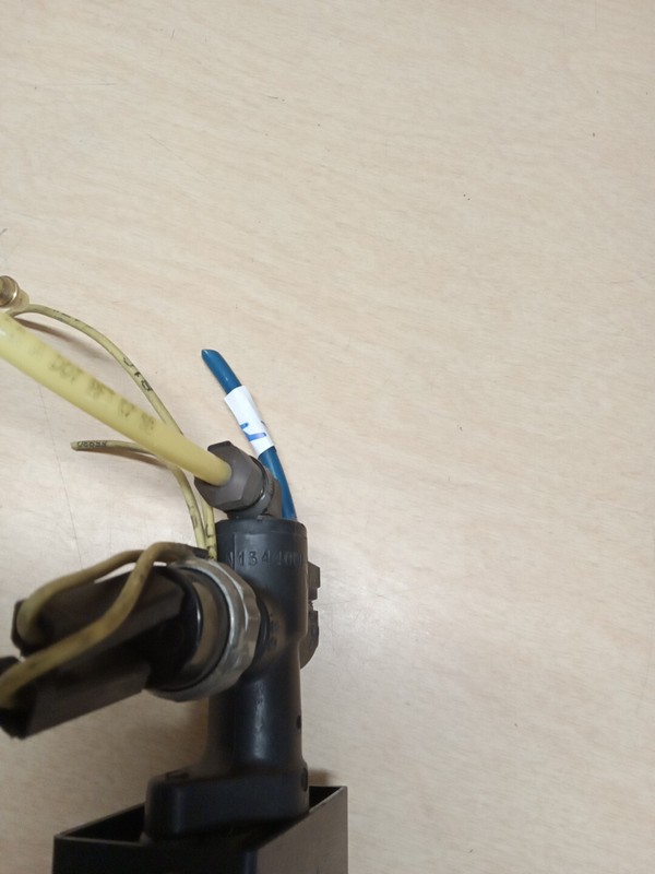 Freightliner Inter-Axle Differential Lock/ Unlock Switch N13440DL 422K MB (A)
