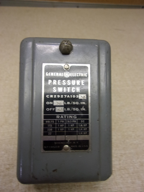 GE Pressure Switch CR2927A102D5, used *FREE SHIPPING*