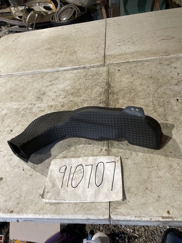 97-01 Lexus ES300 AC A/C Heater Vent Duct 55843-33070