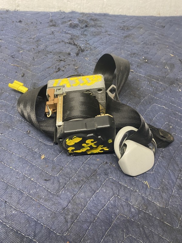2000 VOLKSWAGEN GOLF 2 DOOR VR6 RIGHT FRONT SEATBELT OEM