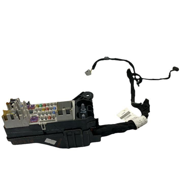 GMC Yukon junction box 20 junction block box fuse relay assembly OEM 35012135