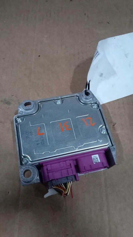 Used Air Bag Module fits: 2016 Hyundai Tucson Air Bag center console with roof a