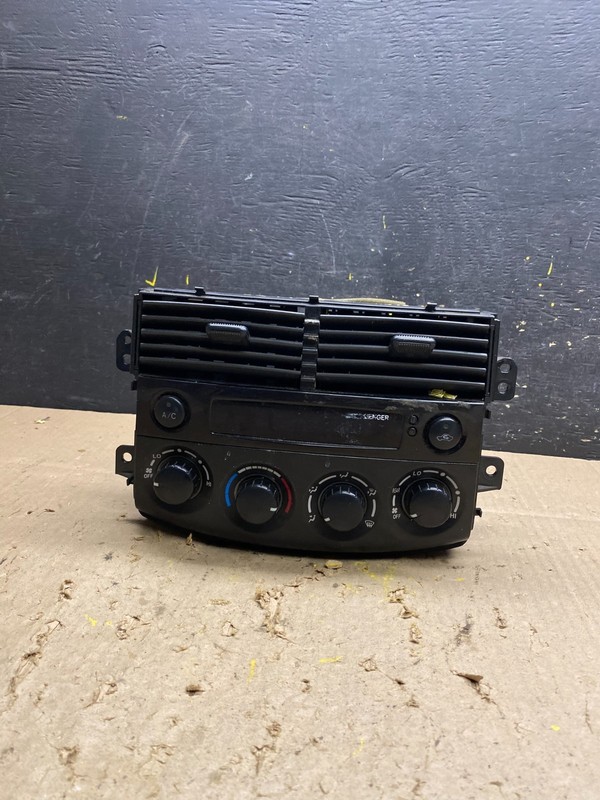 2004-2005 Toyota Sienna A/C Climate Heater Temperature Control Air Vent U5349 DG