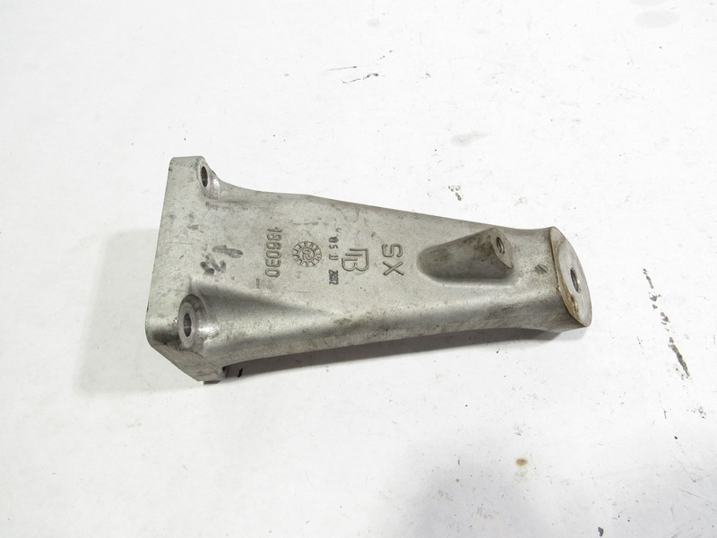 02-06 Maserati Coupe GT 2004 4.2L RWD Left Engine Motor Support Mount Bracket ;