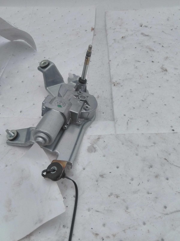 Used Back Glass Wiper Motor fits: 2019 Subaru ForesterGrade A