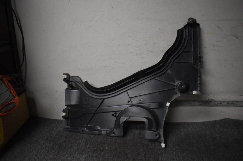 2016-2020 BMW 750 REAR LEFT SIDE UNDER BODY SPLASH GUARD FACTORY OEM