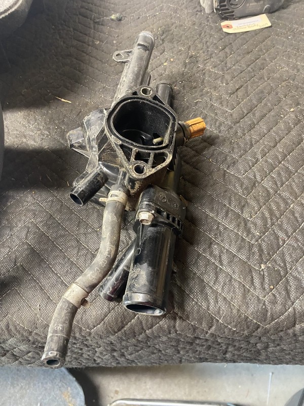 2017 Kia Sorento LX Thermostat Housing Assembly OEM