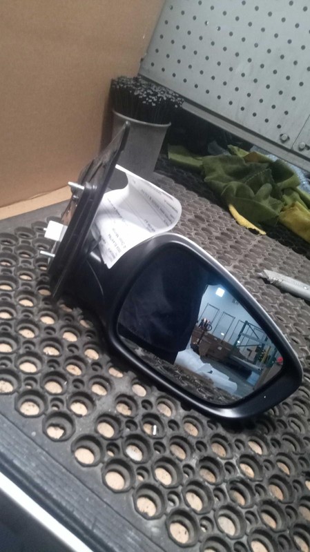 2016 Hyundai Elantra Right Door Mirror Assembly Silver OEM 164419 95K Miles