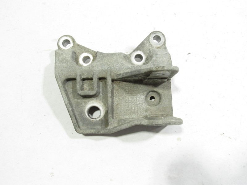15-19 Land Rover Discovery Sport 2018 2.0L Engine Torque Strut Bracket Mount |