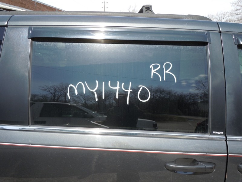 08-16 Chrysler Town & Country Rear Door Window Glass Passenger Right OEM Movable