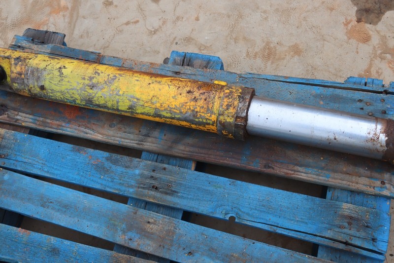 1988 JOHN DEERE RIGHT POWER STEERING CYLINDER SHOCK 544-A OEM