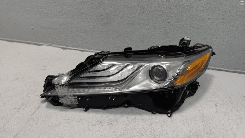 2019 Toyota Camry XSE Front Left Driver Side Headlight Light Full LED Lamp OEM