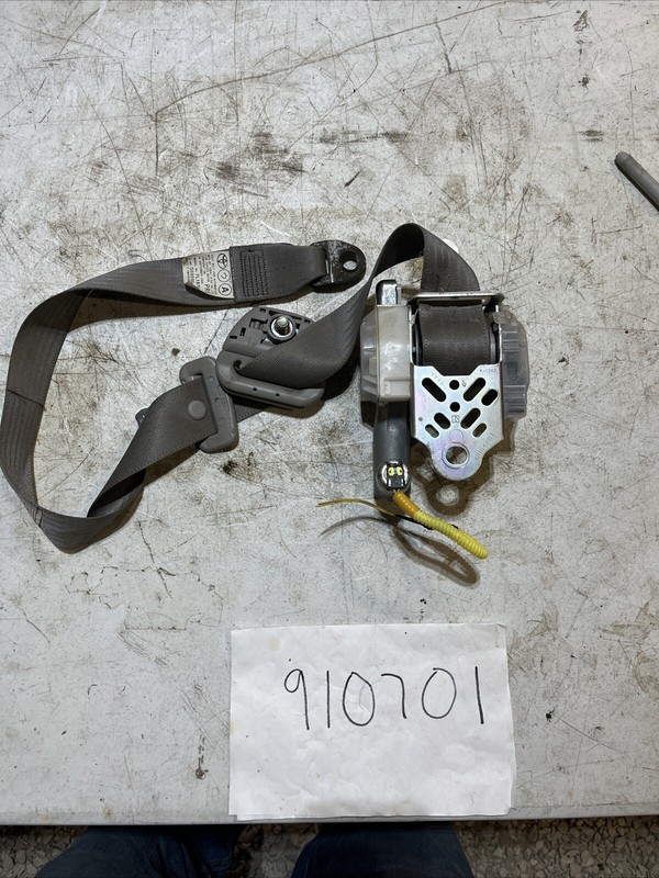 2004-2007 Toyota Highlander Front Right Side Seat Belt Retractor 7L1870-P OEM
