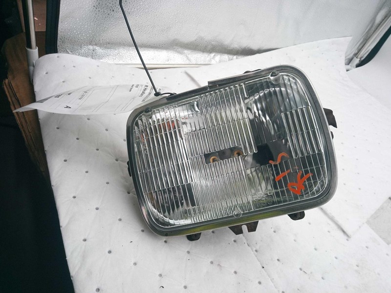 2011 Chevrolet Express 2500 Van Right Headlight Assembly OEM 25949657 Used
