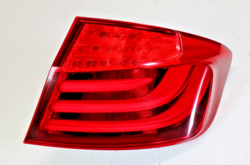 '11-13 BMW 528i 535i 550i M5 F10 RIGHT PASSENGER OUTER TAIL LIGHT LAMP TAILLIGHT