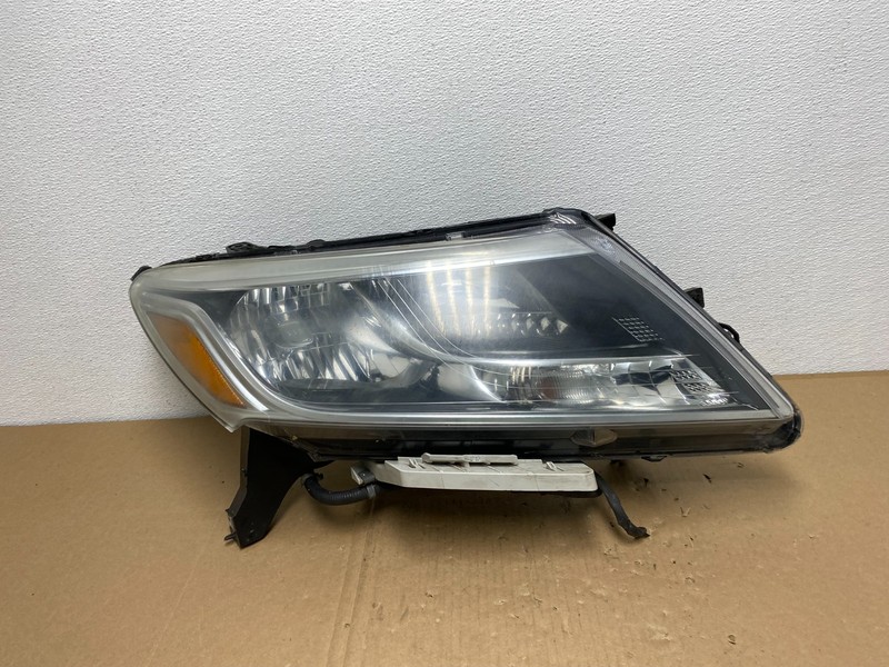 2013 to 2016 Nissan Pathfinder Right Passenger RH Side Headlight OEM AB6846 DW