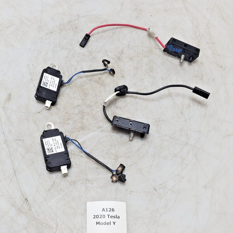 ✅ 20-23 OEM Tesla Model Y Rear Left Right Radio Antenna Noise Filter Amp SET