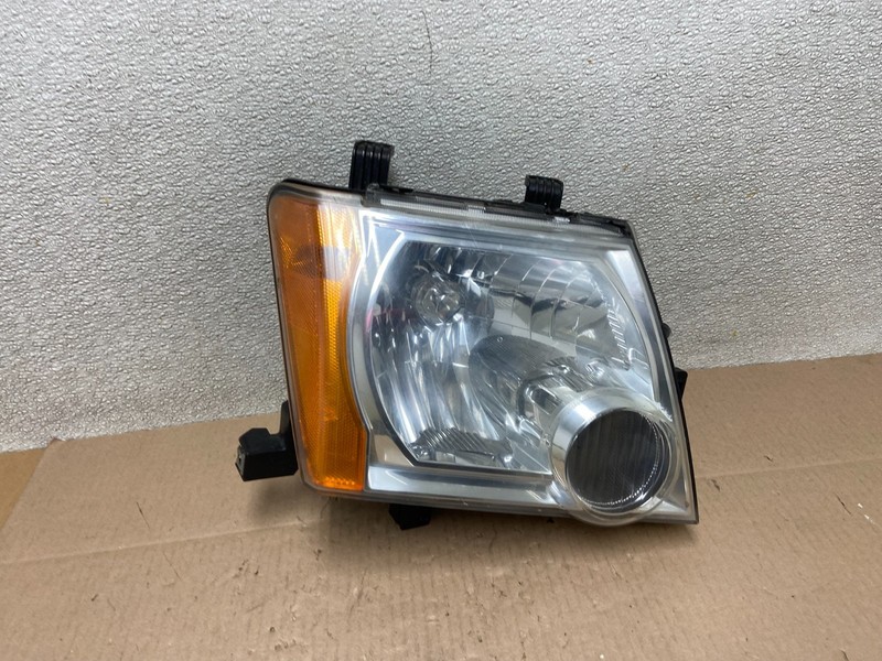 2005-2015 Nissan Xterra Right Passenger RH Headlight OEM Z4005 DW