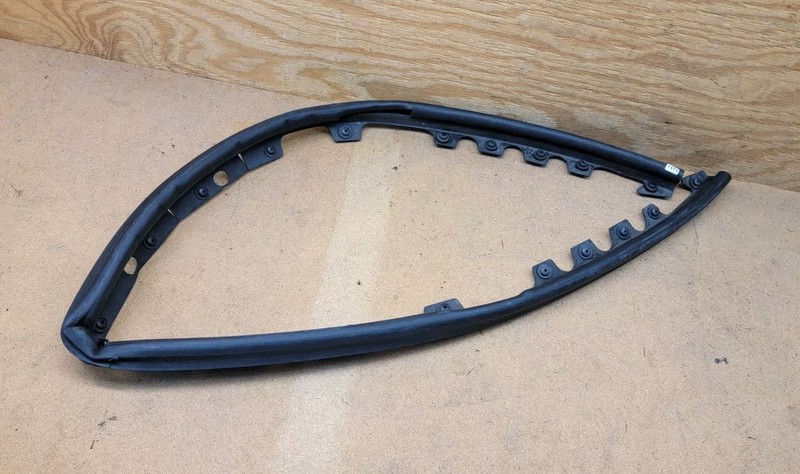 2017 2018 2019 NISSAN TITAN FRONT BUMPER UPPER WEATHER RUBBER STRIP LINER OEM