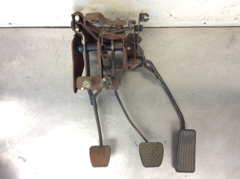 84-85 Accord MT 5sp Clutch Brake Accelerator Pedal Bracket Assembly Used OEM